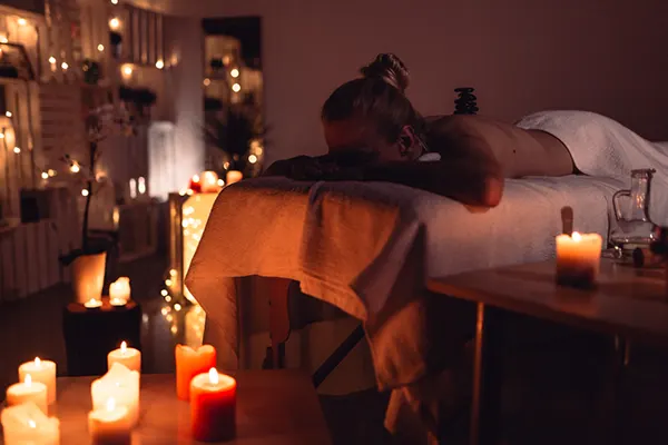 Ingresar a un espacio diseñado para el masaje tántrico es iniciar un proceso profundo de desconexión y autoconciencia. ¿Te has preguntado cómo debe ser una sala de masajes tantra? En...